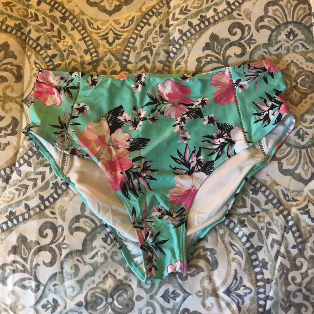 FLORAL BOTTOMS *CAN BUNDLE SUITS, SEND OFFERS*